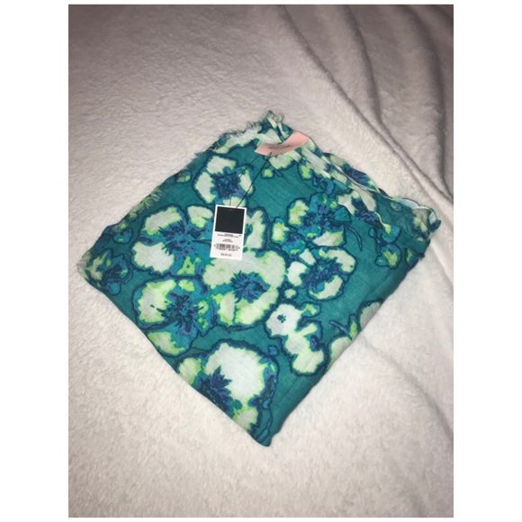 🌺SALE 🌺JUICY COUTURE BLUE WASHED HIBISCUS SCARF - Picture 2 of 8
